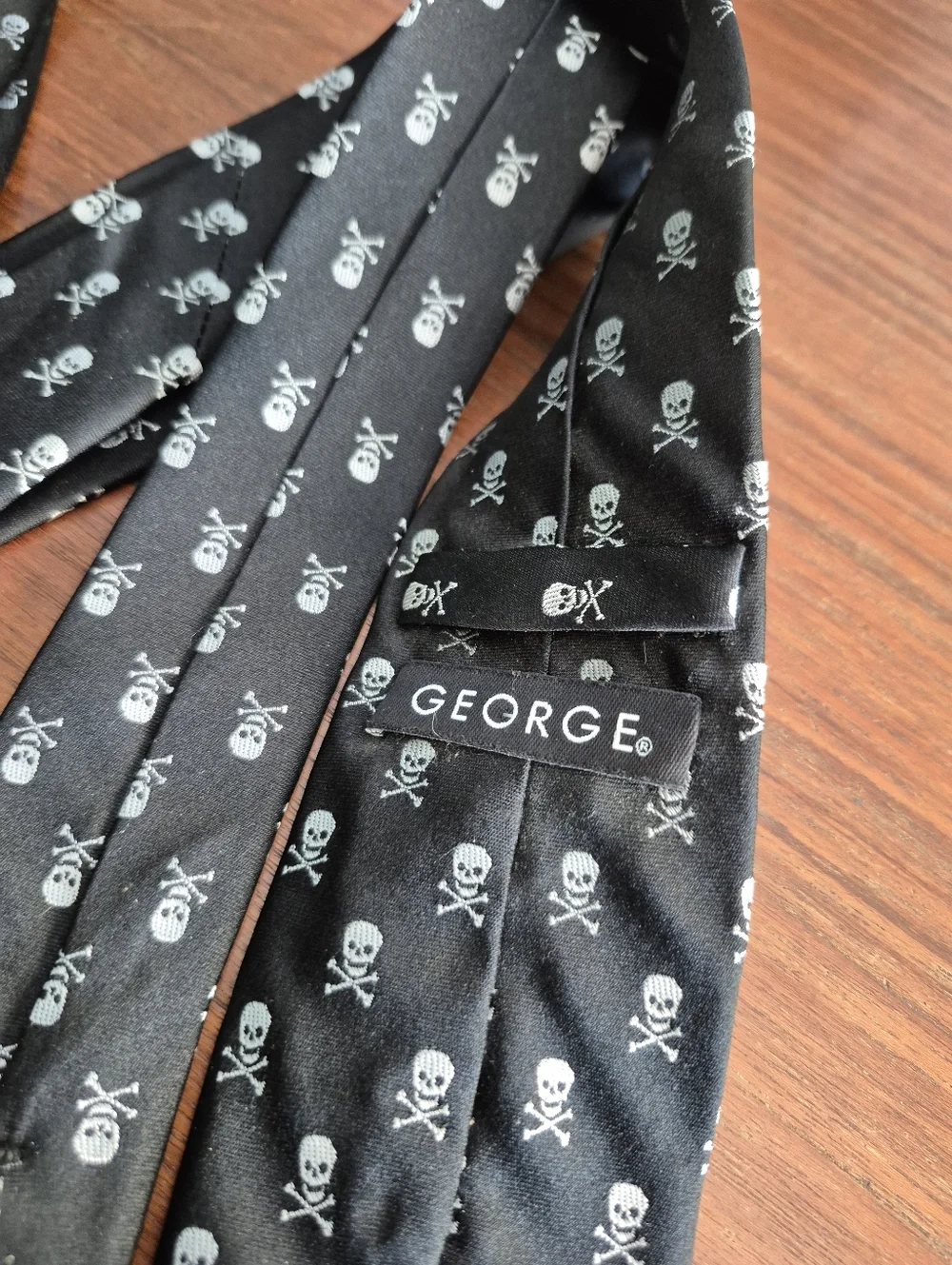 Narrow Silk Skull Print Mens Black Tie